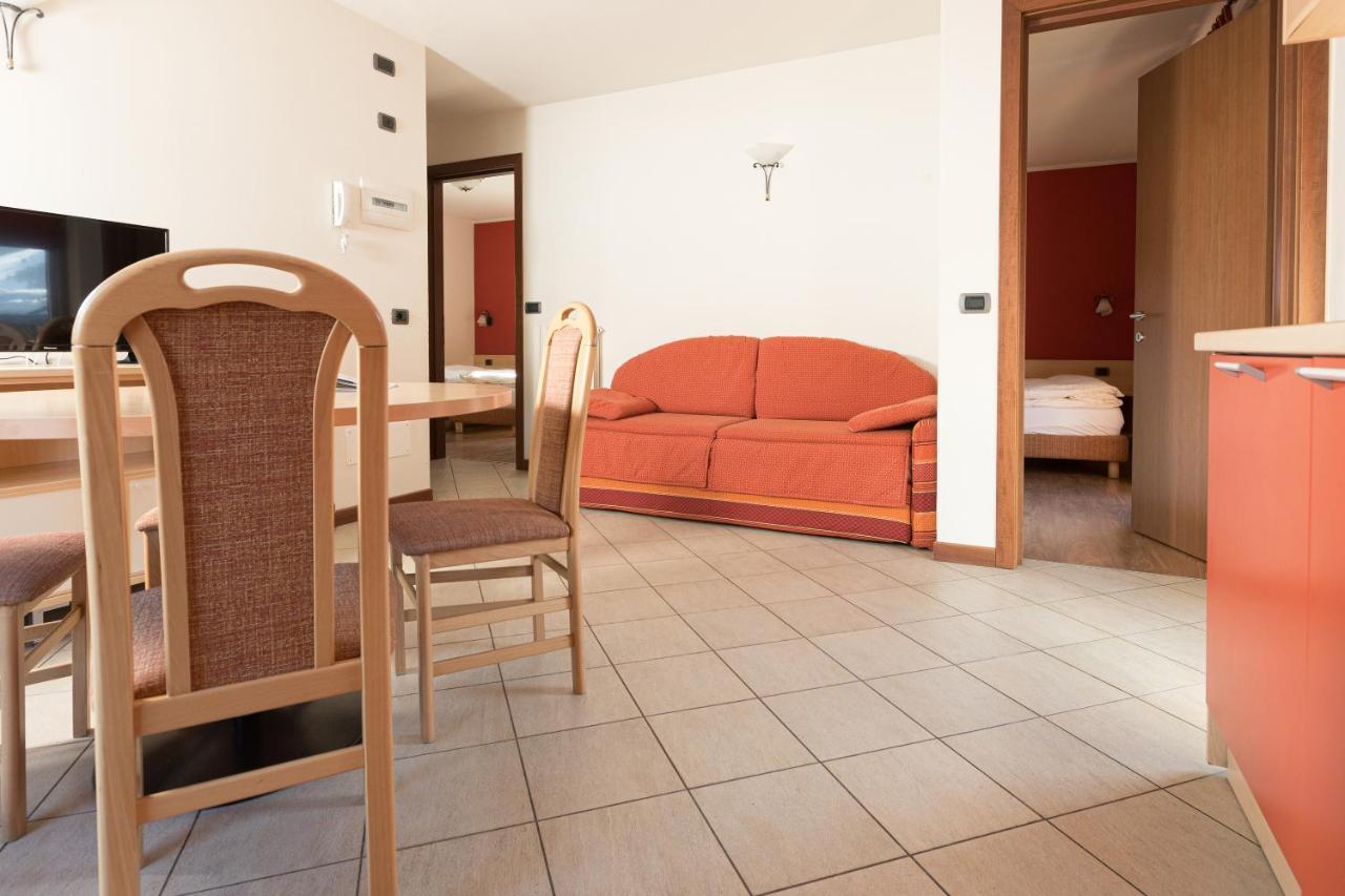 Chalet Kiara - Appartamenti Abar リヴィーニョ エクステリア 写真